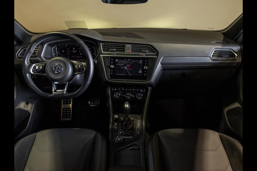 Volkswagen Tiguan 2.0 TSI 4Motion 2x R-Line Blackstyle / 230pk / Panoramadak / Trekhaak / Leder