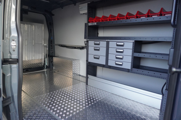 Renault Master T35 2.0 dCi 170PK L3H2 Extra Laadruimte inrichting nr. V110 | Airco | Cruise | Camera | Navi |  Oprijschans | Flitsbalk