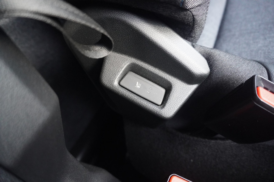 Renault Master T35 2.0 dCi 170PK L3H2 Extra Laadruimte inrichting nr. V110 | Airco | Cruise | Camera | Navi |  Oprijschans | Flitsbalk