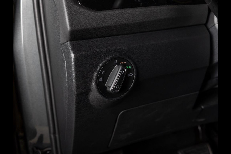 Volkswagen T-Roc 1.5 TSI R-Line Edition / 150pk / Stoel en stuur verwarming / Achteruitrij camera / Keyless /