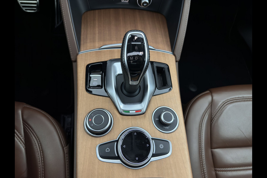 Alfa Romeo Stelvio 2.0 T AWD B-Tech Business Edition Aut. *PANO | LUXURY-LEATHER | XENON | ADAPTIVE-CRUISE | MEMORY-PACK | BLIND-SPOT | HEATED-COMFPRTSEATS | CAMERA | DAB+ | KEYLESS | SHIFT-PADDLES | PRIVACY-GLASS | NAVI-FULLMAP | TOWBAR | 20''