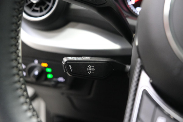 Audi Q2 35 TFSI S Edition 2x S-Line Automaat - N.A.P. Airco, Cruise, PDC, Navi, Trekhaak.