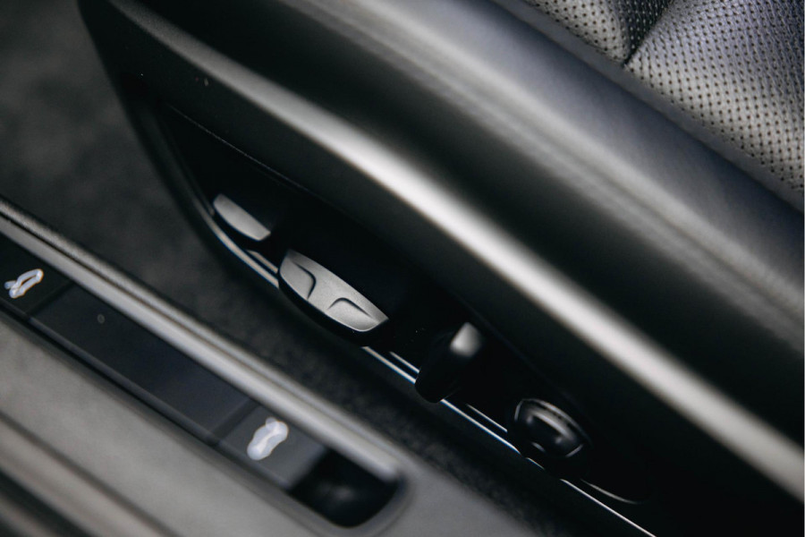 Porsche 911 3.0 Carrera 4 | Sport chrono | verwarmde en verkoelde sportstoelen | schuif-/kanteldak |