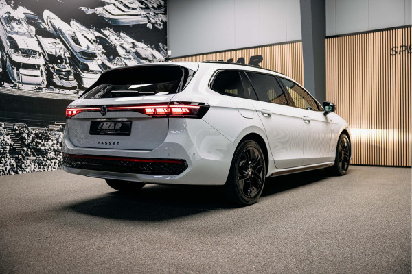 Volkswagen Passat R-Line Diesel | Trekhaak | Pano | Head-up | Stoelmassage |