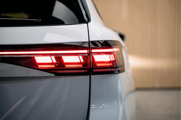 Volkswagen Passat R-Line Diesel | Trekhaak | Pano | Head-up | Stoelmassage |