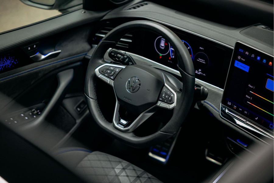 Volkswagen Passat R-Line Diesel | Trekhaak | Pano | Head-up | Stoelmassage |