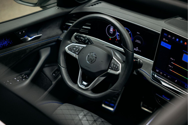 Volkswagen Passat R-Line Diesel | Trekhaak | Pano | Head-up | Stoelmassage |