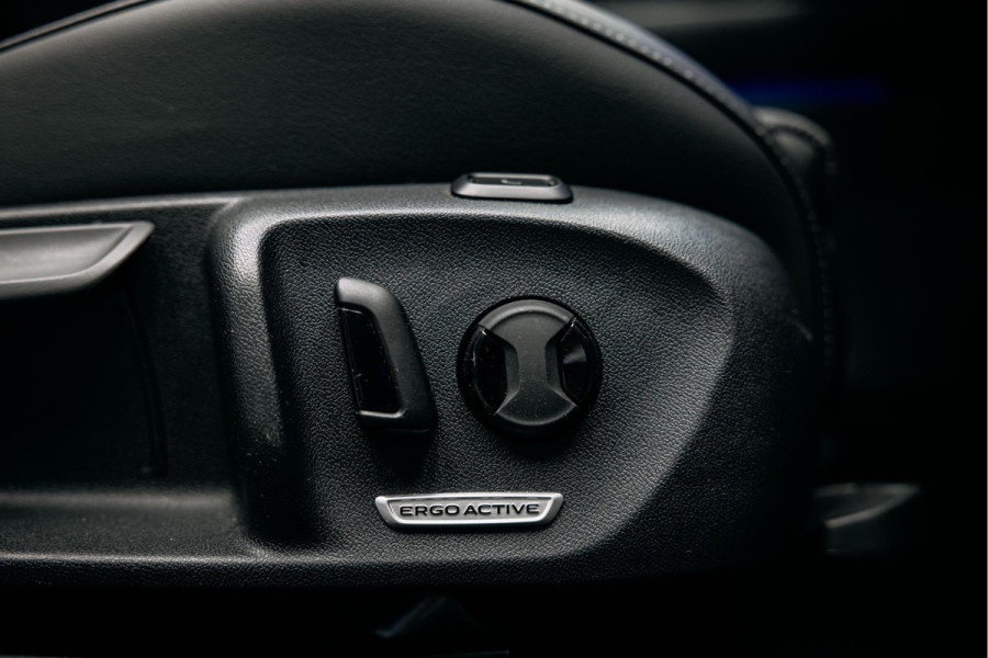 Volkswagen Passat R-Line Diesel | Trekhaak | Pano | Head-up | Stoelmassage |
