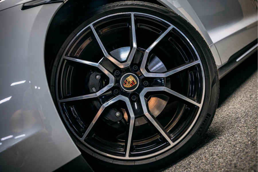 Porsche Taycan Performance 84 kWh | NL geleverd | Sport Chrono | Bose | Electric Sport Sound | Stoelverwarming |