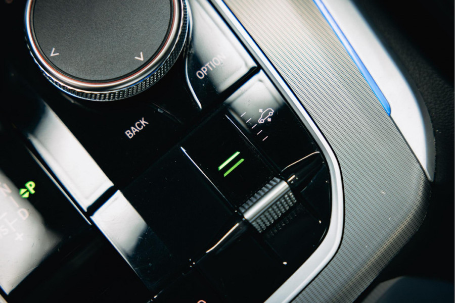 BMW X5 xDrive45e High Executive | Pano | Trekhaak | Luchtvering  | Stoelverwarming |