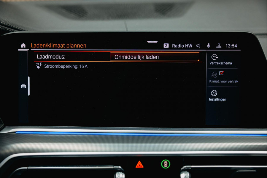 BMW X5 xDrive45e High Executive | Pano | Trekhaak | Luchtvering  | Stoelverwarming |