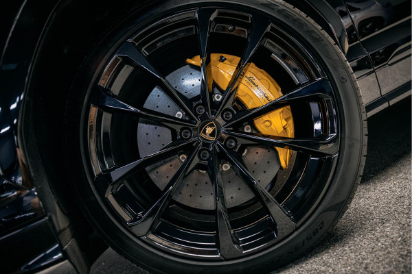 Lamborghini Urus 4.0 V8 S | Urus S | BTW | Akrapovic | Luchtvering | Geel stiksel pakket |