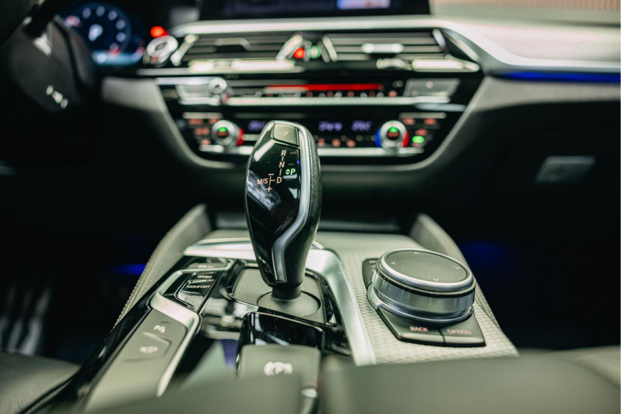 BMW 5 Serie 540i High Executive Edition | Pano | Head-Up | M-Sportpakket | Dealer Onderhouden |