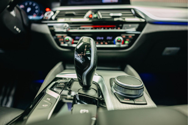 BMW 5 Serie 540i High Executive Edition | Pano | Head-Up | M-Sportpakket | Dealer Onderhouden |