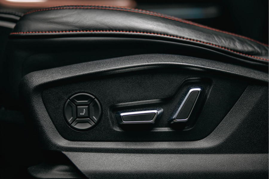 Audi RSQ8 4.0 TFSI quattro | B/ 3D | Carbon interieur en exterieur | Vossen | Rode Stiksels | Trekhaak |