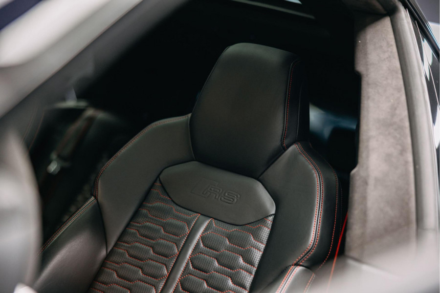 Audi RSQ8 4.0 TFSI quattro | B/ 3D | Carbon interieur en exterieur | Vossen | Rode Stiksels | Trekhaak |