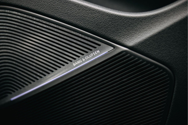 Audi RSQ8 4.0 TFSI quattro | B/ 3D | Carbon interieur en exterieur | Vossen | Rode Stiksels | Trekhaak |