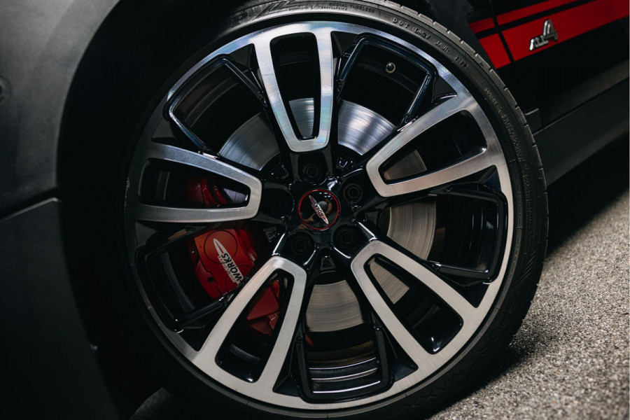 MINI Clubman 2.0 JCW ALL4 John Cooper Works | JCW | Rood dak | Sportstoelen | Stoelverwarming | Head-Up |