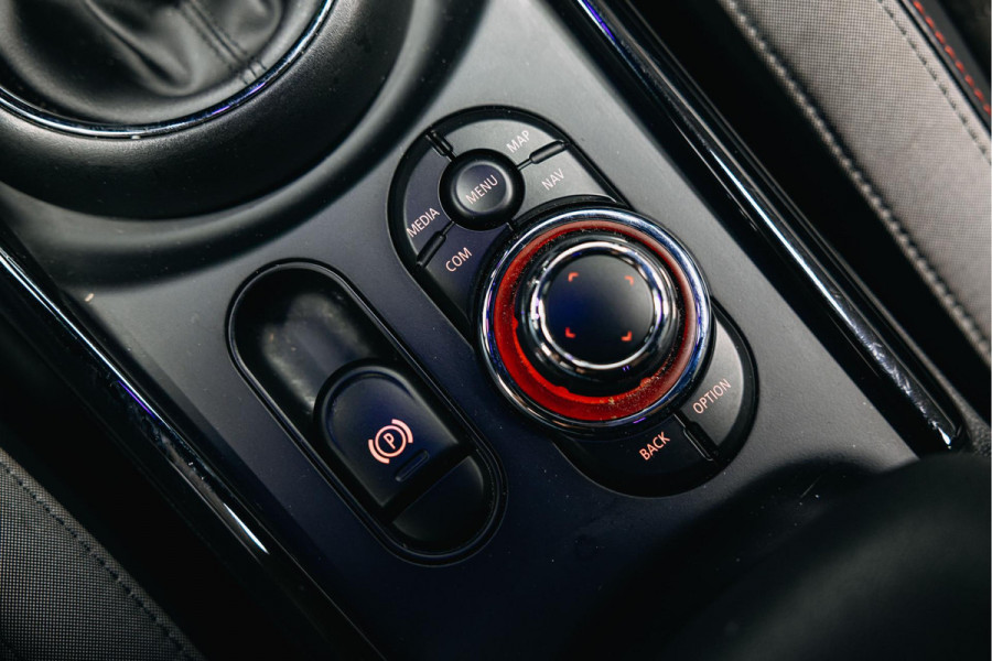 MINI Clubman 2.0 JCW ALL4 John Cooper Works | JCW | Rood dak | Sportstoelen | Stoelverwarming | Head-Up |