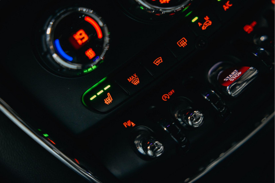 MINI Clubman 2.0 JCW ALL4 John Cooper Works | JCW | Rood dak | Sportstoelen | Stoelverwarming | Head-Up |