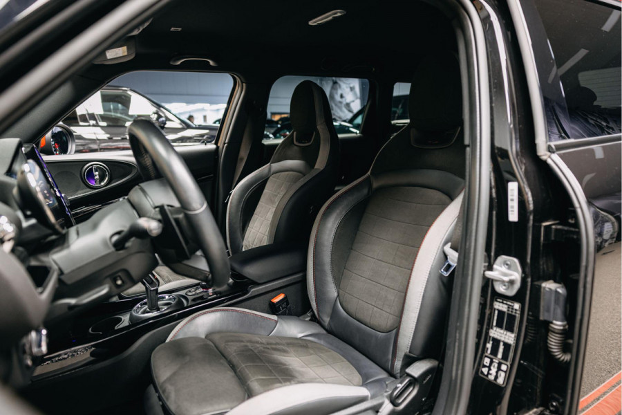 MINI Clubman 2.0 JCW ALL4 John Cooper Works | JCW | Rood dak | Sportstoelen | Stoelverwarming | Head-Up |