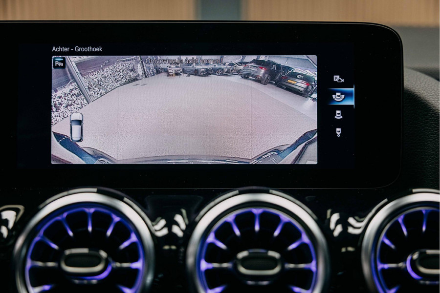 Mercedes-Benz GLA 180 d Business Solution AMG | AMG-Line | Pano | Stoelverwarming | Achteruitrijcamera |