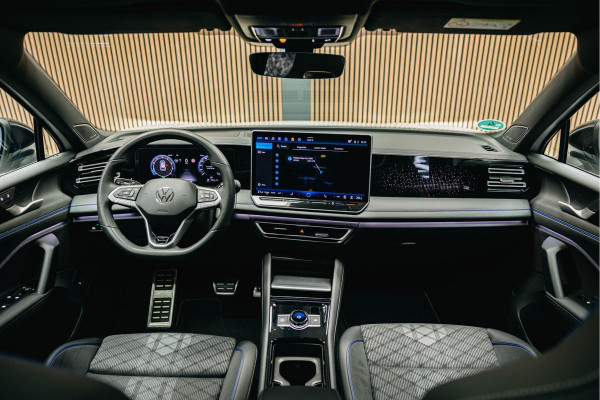 Volkswagen Tiguan 1.5 eTSI R-Line Business | Harman/Kardon | BTW | Pano | Stoelmassage | Trekhaak |