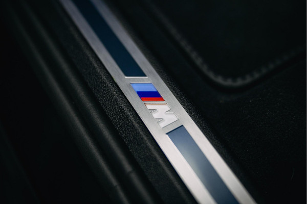 BMW X5 xDrive50e | M uitgevoerd | Trekhaak | Alcantara hemel | Luchtvering | Full PPF in- en exterieur | Skylounge |
