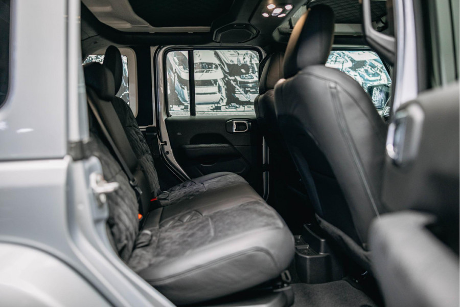 Jeep Wrangler Unlimited 4xe 380 Sahara | Corse Edition Custom Made | Hybride | Stuur- en Stoelverwarming | Achteruitrijcamera |