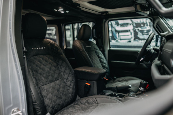 Jeep Wrangler Unlimited 4xe 380 Sahara | Corse Edition Custom Made | Hybride | Stuur- en Stoelverwarming | Achteruitrijcamera |