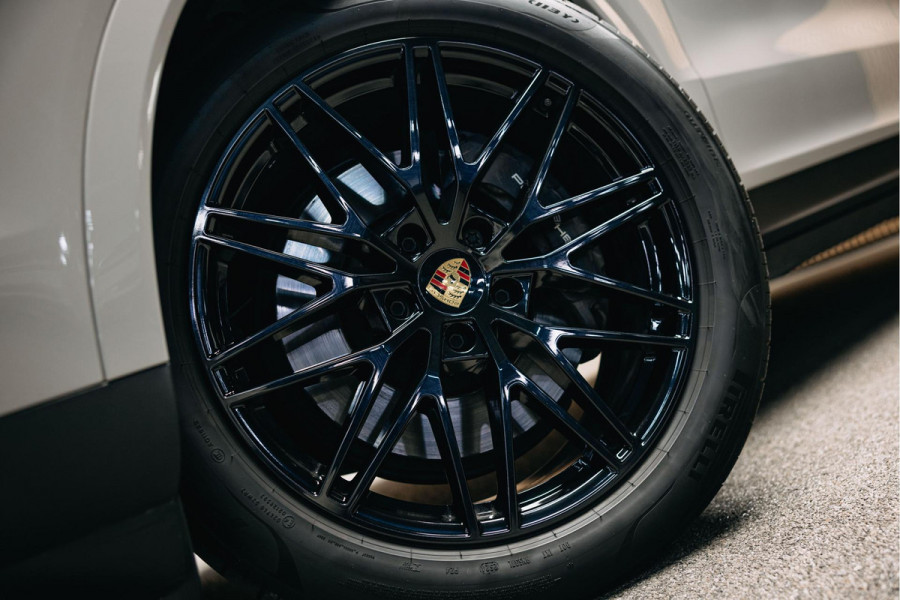 Porsche Cayenne Coupé 3.0 E-Hybrid | Head-up | Bose | Sport Chrono | Stuurverwarming | Stoelverwarming en verkoeling | Trekhaak | Kreide |