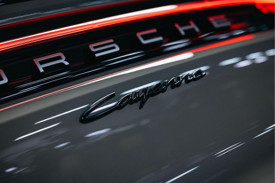 Porsche Cayenne Coupé 3.0 E-Hybrid | Head-up | Bose | Sport Chrono | Stuurverwarming | Stoelverwarming en verkoeling | Trekhaak | Kreide |
