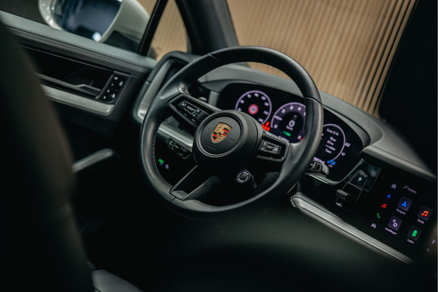 Porsche Cayenne Coupé 3.0 E-Hybrid | Head-up | Bose | Sport Chrono | Stuurverwarming | Stoelverwarming en verkoeling | Trekhaak | Kreide |