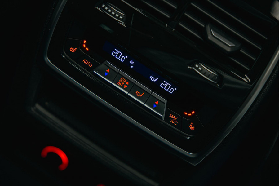 BMW X5 xDrive50e | Volledig M uitgevoerd| Head-up | Verwarmde en verkoelde bekerhouders | Pano |