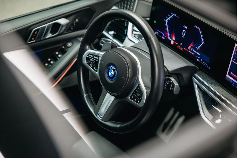BMW X5 xDrive50e | Volledig M uitgevoerd| Head-up | Verwarmde en verkoelde bekerhouders | Pano |