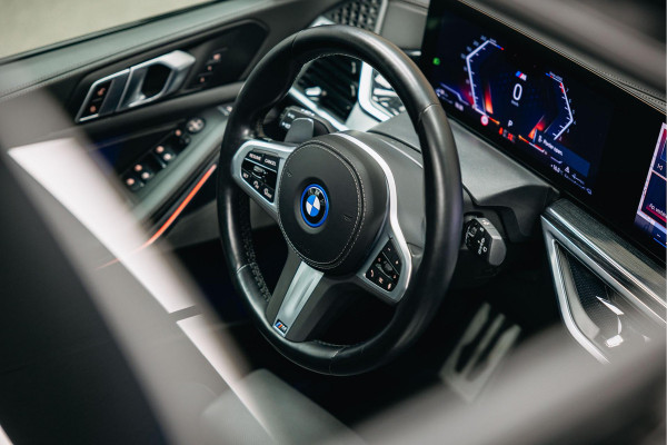BMW X5 xDrive50e | Volledig M uitgevoerd| Head-up | Verwarmde en verkoelde bekerhouders | Pano |