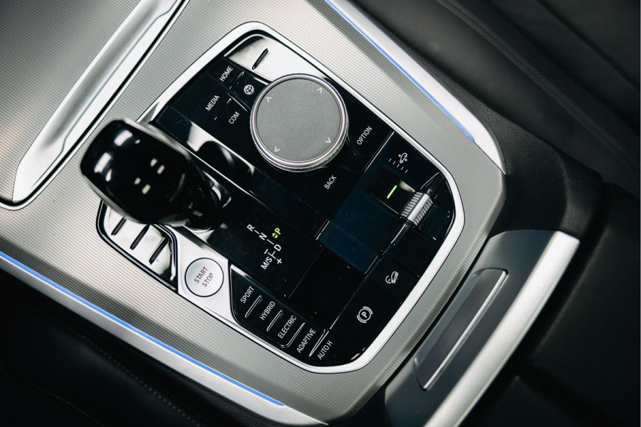 BMW X5 xDrive45e High Executive | M-sport | Luchtvering | Pano | Head-Up | Trekhaak | 360 camera |