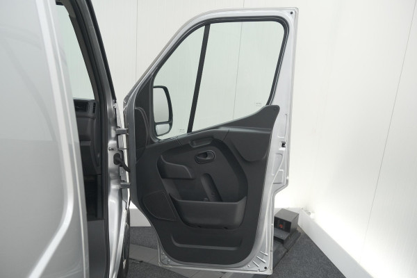 Opel Movano 2.3 Turbo L2H2 DC | Trekhaak | Camera | Navigatie | Climate Control