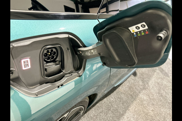 Peugeot e-308 SW GT 54 kWh 156pk Apple Carplay / Android Auto | Camera | alcantara-leer  | trekhaak | navigatie