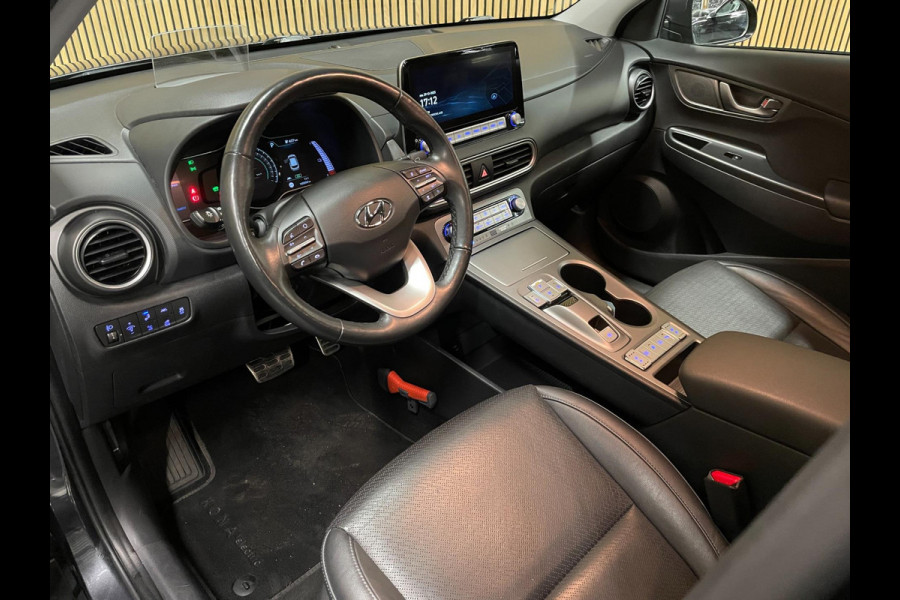 Hyundai Kona EV Premium 64 kWh|GROTE ACCU|100%SOH|FACELIFT|3-FASE|HUD|KRELL|LEDER|ACC|STUURVERW|STOELVERW+VENT.|CAMERA|CARPLAY|NL|