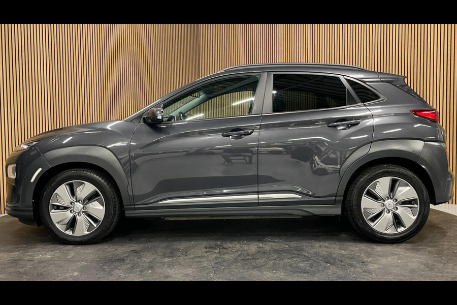 Hyundai Kona EV Premium 64 kWh|GROTE ACCU|100%SOH|FACELIFT|3-FASE|HUD|KRELL|LEDER|ACC|STUURVERW|STOELVERW+VENT.|CAMERA|CARPLAY|NL|