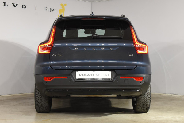 Volvo XC40 B4 211PK Automaat Plus Dark / Navigatie / Adaptive Cruise / Harman Kardon / Stuur- & Stoelverwarming / Elektrische achterklep / Achteruitrijcamera / Trekhaak / Elektrische stoelverst. met geheugen