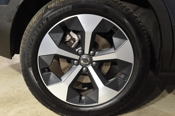 Volvo XC40 B4 211PK Automaat Plus Dark / Navigatie / Adaptive Cruise / Harman Kardon / Stuur- & Stoelverwarming / Elektrische achterklep / Achteruitrijcamera / Trekhaak / Elektrische stoelverst. met geheugen