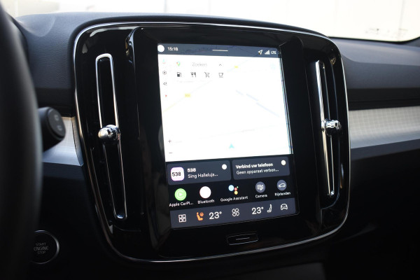 Volvo XC40 B4 211PK Automaat Plus Dark / Navigatie / Adaptive Cruise / Harman Kardon / Stuur- & Stoelverwarming / Elektrische achterklep / Achteruitrijcamera / Trekhaak / Elektrische stoelverst. met geheugen