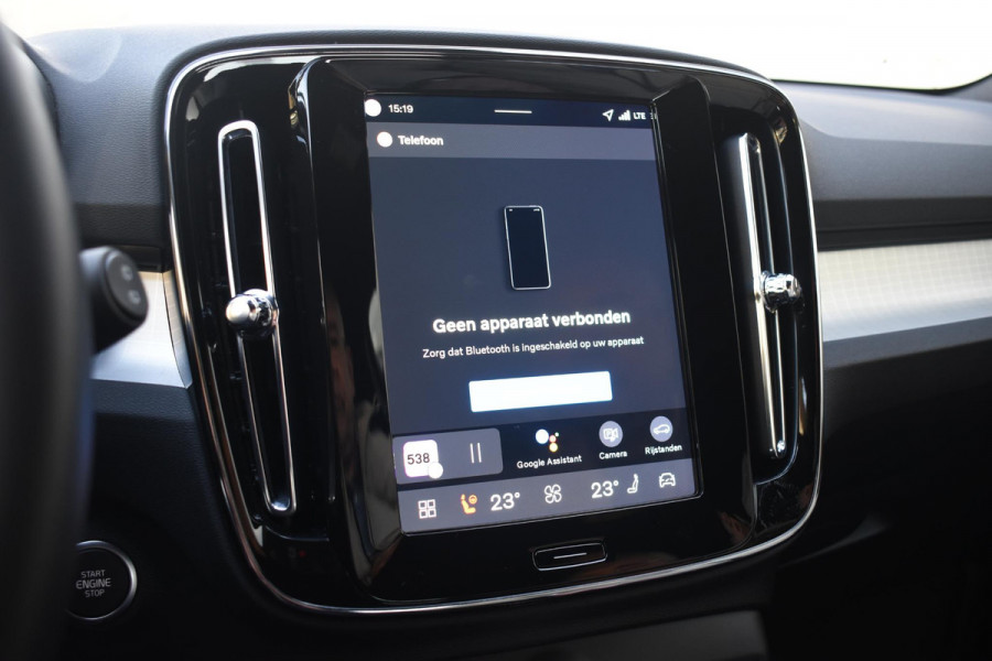 Volvo XC40 B4 211PK Automaat Plus Dark / Navigatie / Adaptive Cruise / Harman Kardon / Stuur- & Stoelverwarming / Elektrische achterklep / Achteruitrijcamera / Trekhaak / Elektrische stoelverst. met geheugen