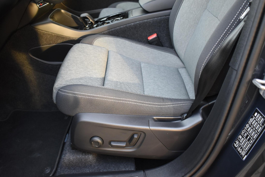 Volvo XC40 B4 211PK Automaat Plus Dark / Navigatie / Adaptive Cruise / Harman Kardon / Stuur- & Stoelverwarming / Elektrische achterklep / Achteruitrijcamera / Trekhaak / Elektrische stoelverst. met geheugen