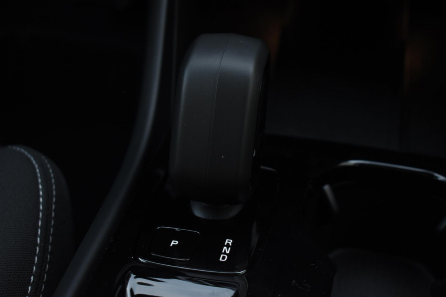 Volvo XC40 B4 211PK Automaat Plus Dark / Navigatie / Adaptive Cruise / Harman Kardon / Stuur- & Stoelverwarming / Elektrische achterklep / Achteruitrijcamera / Trekhaak / Elektrische stoelverst. met geheugen