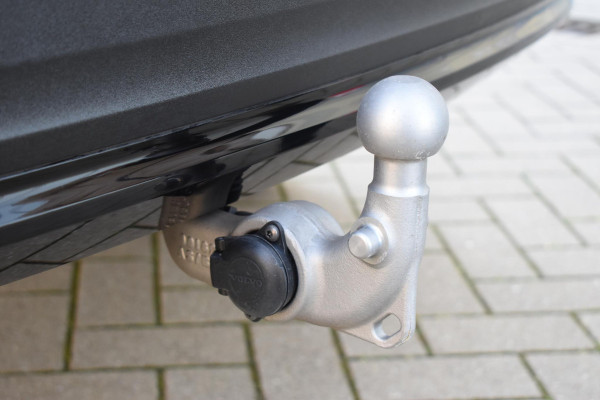 Volvo XC40 B4 211PK Automaat Plus Dark / Navigatie / Adaptive Cruise / Harman Kardon / Stuur- & Stoelverwarming / Elektrische achterklep / Achteruitrijcamera / Trekhaak / Elektrische stoelverst. met geheugen