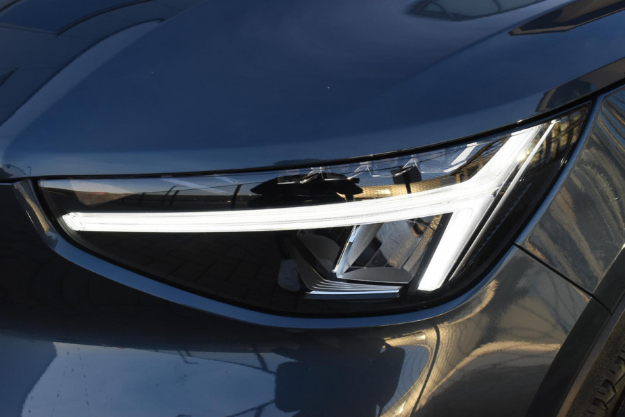 Volvo XC40 B4 211PK Automaat Plus Dark / Navigatie / Adaptive Cruise / Harman Kardon / Stuur- & Stoelverwarming / Elektrische achterklep / Achteruitrijcamera / Trekhaak / Elektrische stoelverst. met geheugen