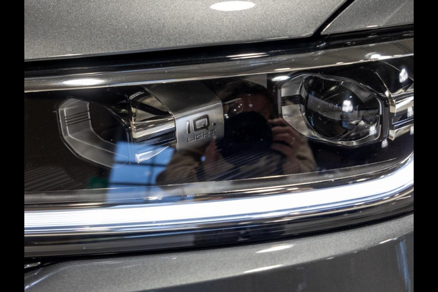 Volkswagen T-Roc 1.5 TSI R-Line Edition / 150pk / Stoel en stuur verwarming / Achteruitrij camera / Keyless /